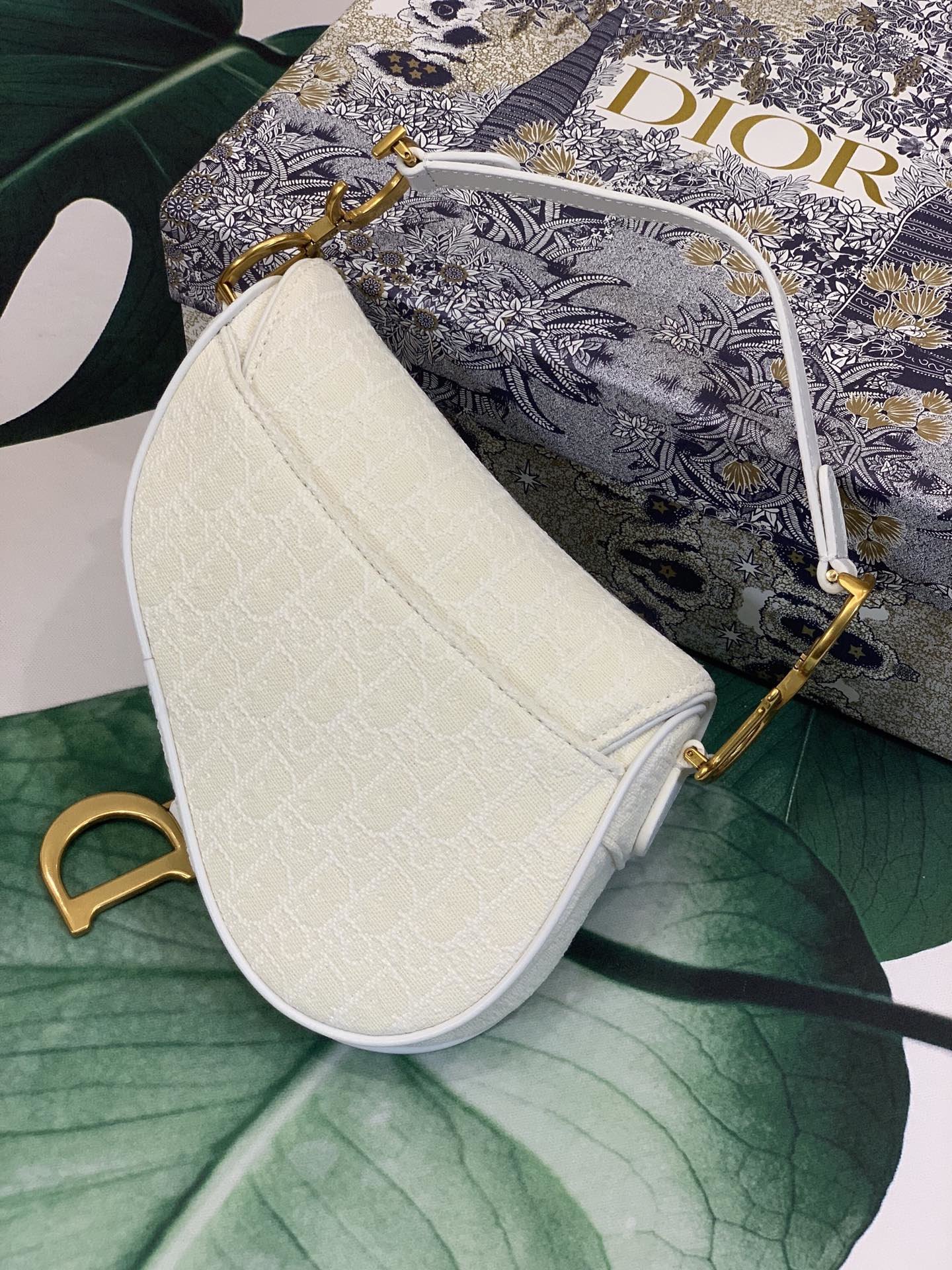 Christian Dior 25 - Image 9