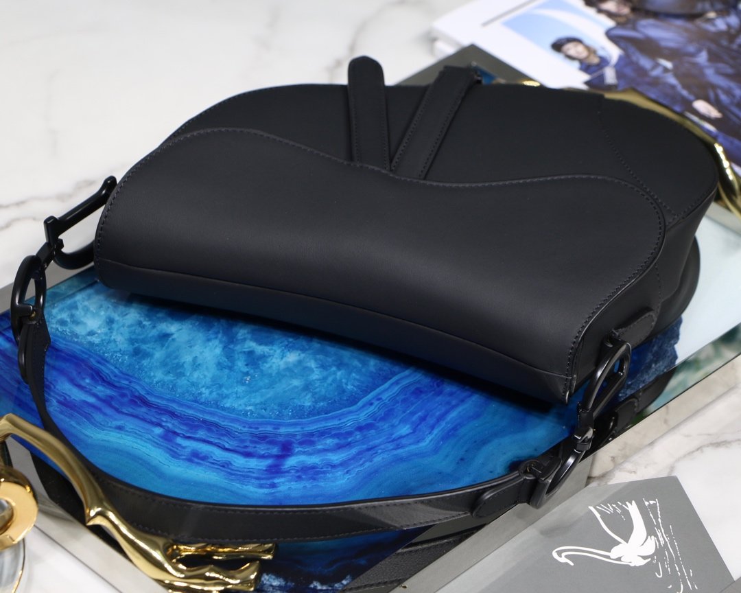 Christian Dior 4 - Image 4