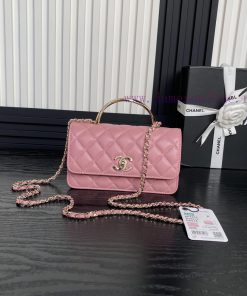 Chanel Bag The Chanel 24k rhinestone handle organ bag A4293 is really beautiful. I fell in l 3c37t75p