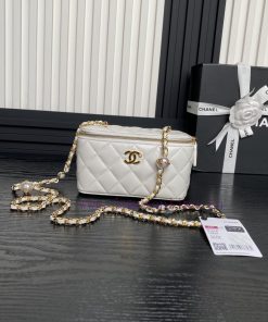 Chanel Bag  Chanel️ 🧩 The 24K pearl makeup bag A4285 is super luxurious, made of high-qualit 53y6h141