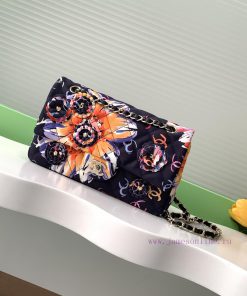 Chanel Bag 24S Camellia Anguilla CF looks more and more exquisite. WowThe unique camellia pr 60ebr6xz