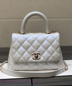 Chanel Bag Authentic handmade leather craftsmanship with consistent internal matching and fe ptvlq0o1
