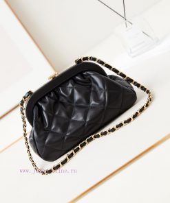 Chanel Bag This popular cloud bag is the 24A cloud bag. The king of the pack actually carrie 3xfrwvw1