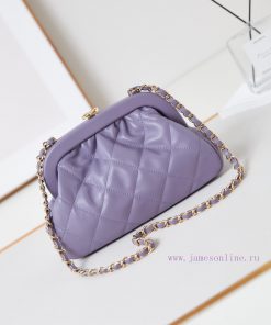 Chanel Bag This popular cloud bag is the 24A cloud bag. The king of the pack actually carrie nnpgkj03