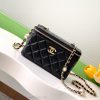 Chanel Bag The 24K pearl makeup bag is super luxurious, made of high-quality sheepskin mater p5tfama2