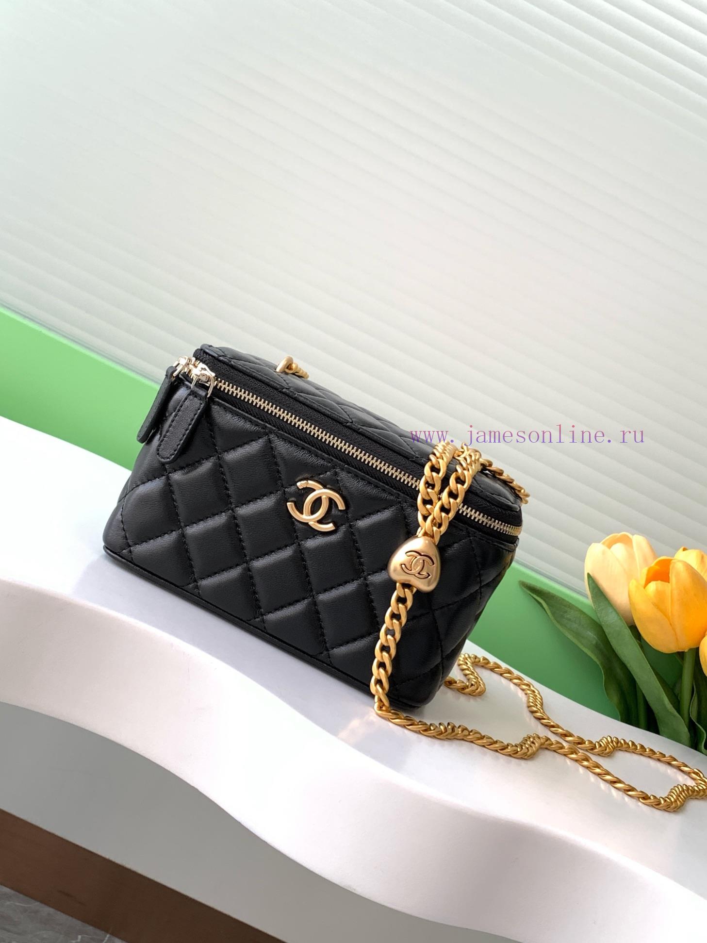 Chanel Bag The 24k box bag features the most beautiful heart-shaped adjustable buckle and ad d253viag - Image 2