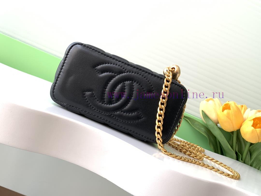 Chanel Bag The 24k box bag features the most beautiful heart-shaped adjustable buckle and ad d253viag - Image 5