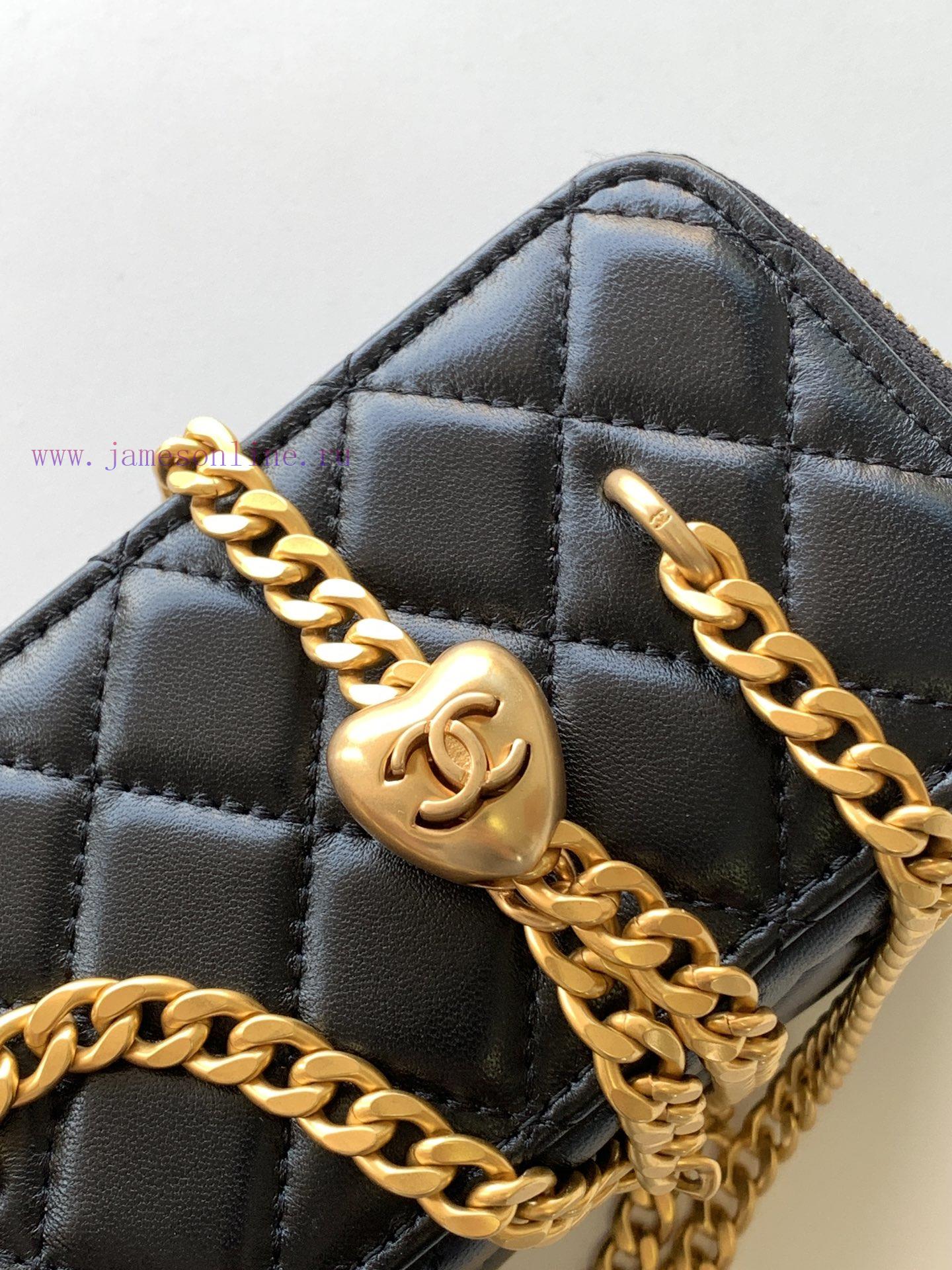 Chanel Bag The 24k box bag features the most beautiful heart-shaped adjustable buckle and ad d253viag - Image 7
