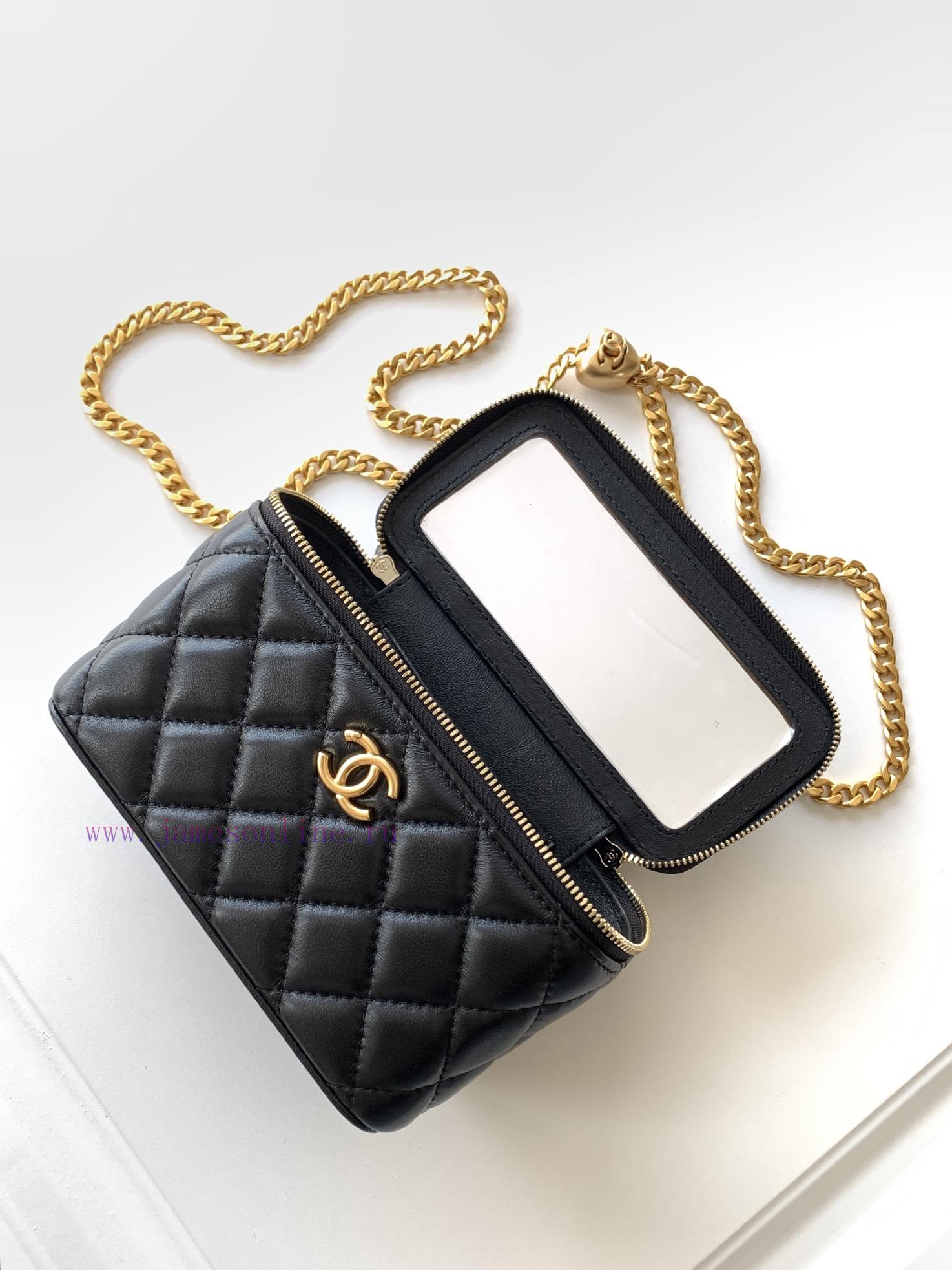 Chanel Bag The 24k box bag features the most beautiful heart-shaped adjustable buckle and ad d253viag - Image 8