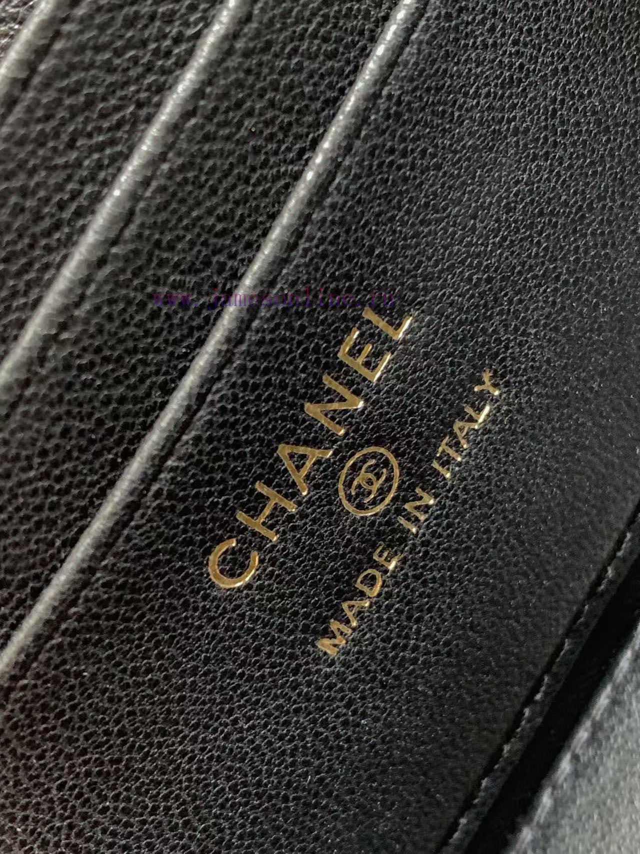 Chanel Bag The 24k box bag features the most beautiful heart-shaped adjustable buckle and ad d253viag - Image 10