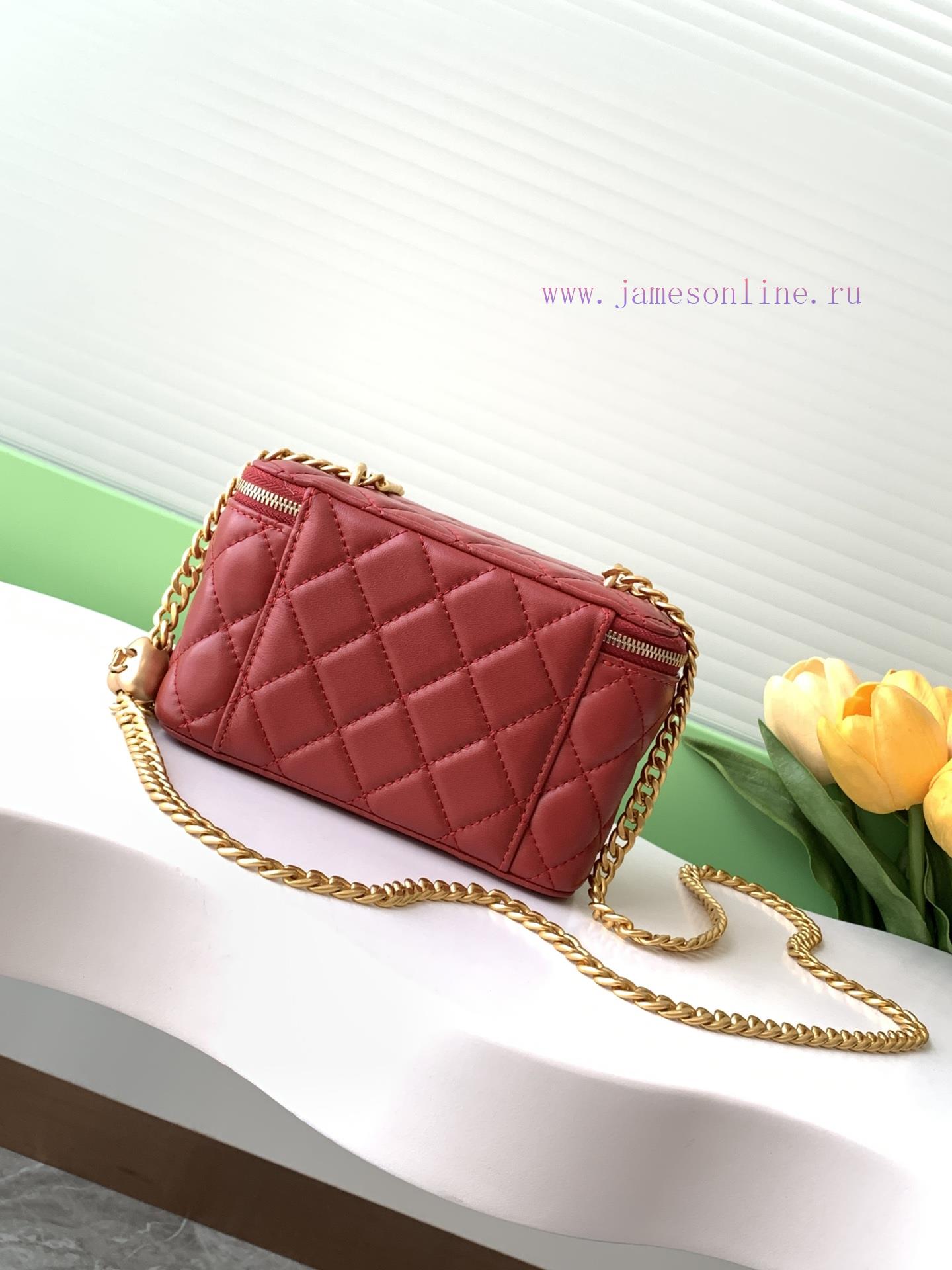 Chanel Bag The 24k box bag features the most beautiful heart-shaped adjustable buckle and ad moj45ke0 - Image 4