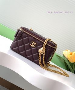 Chanel Bag The 24k box bag features the most beautiful heart-shaped adjustable buckle and ad 29sya11y