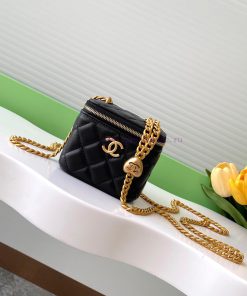 Chanel Bag The 24k box bag features the most beautiful heart-shaped adjustable buckle and ad 05o8hp0p