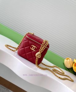 Chanel Bag The 24k box bag features the most beautiful heart-shaped adjustable buckle and ad fbag4ps5