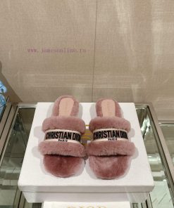 Leather foot pads are flat and pink in color-23Ss Autumn/Winter New Dior One Word Hairy Slip4bvwkuo0