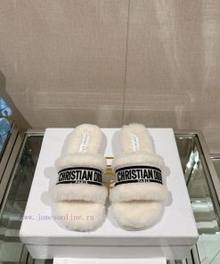 Hair pads are flat and white in color-23Ss Autumn/Winter New Dior One Word Hairy Slippers Co6vx3y4yf