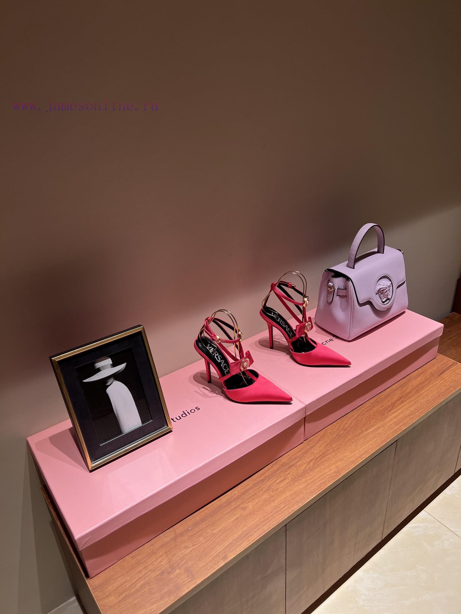 The most2023/fW/Versace: The Perfect Interpretation of Medusa|Very rich Italian style paired13bdk365 - Image 2