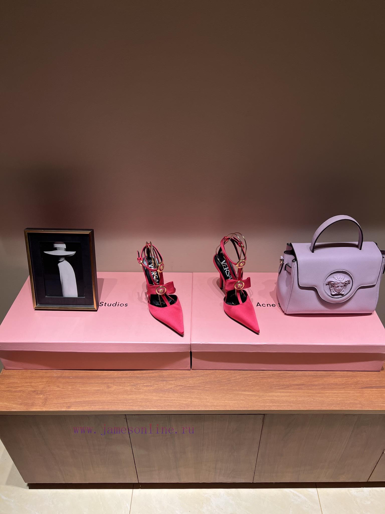 The most2023/fW/Versace: The Perfect Interpretation of Medusa|Very rich Italian style paired13bdk365 - Image 3