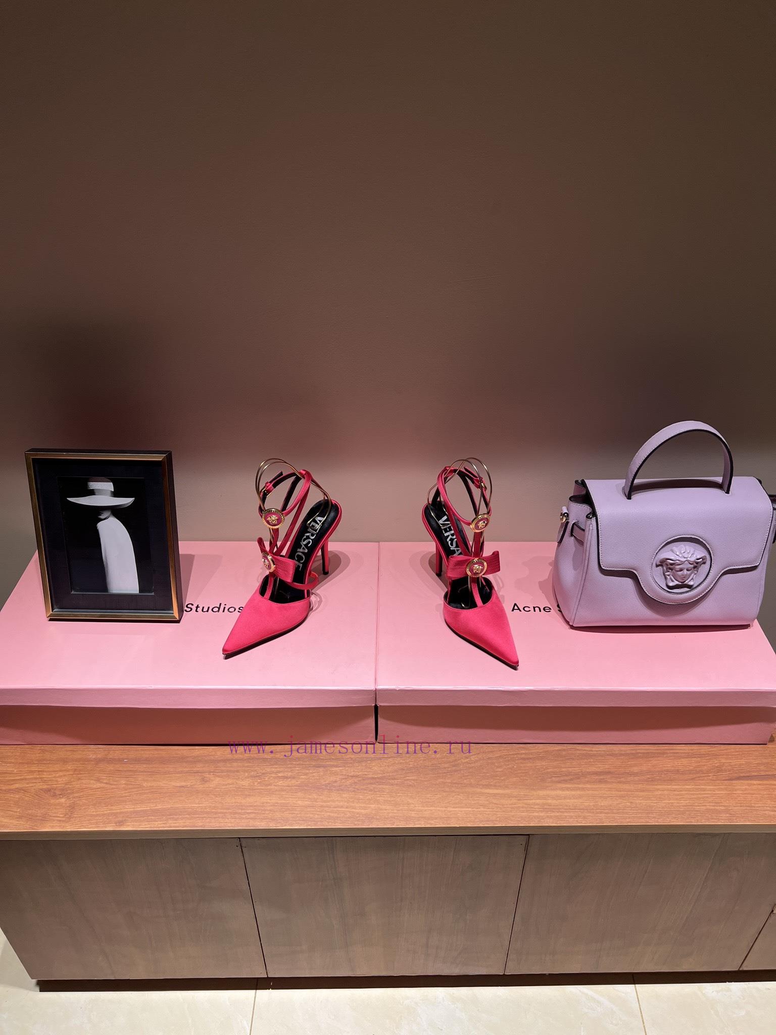 The most2023/fW/Versace: The Perfect Interpretation of Medusa|Very rich Italian style paired13bdk365 - Image 4