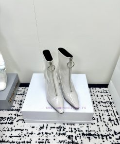 Versace is a top tier brand that is loved by many celebrities such as Gigi, Kendou, Miranda,72c7kaea