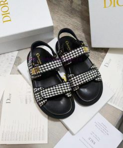 Sandals are a new product in the early spring ready to wear collection of 2024, integrating q5w4p0vq