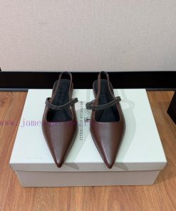 The classic inspiration of BRUNELL CUCINELL rear air flat sandals defines the modern and elej3n2pepy