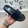 McQueen's latest thick soled one-piece slippers add a unique and charming power to the shoesvzsm16hr