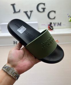 McQueen's latest thick soled one-piece slippers add a unique and charming power to the shoeskec11y9m