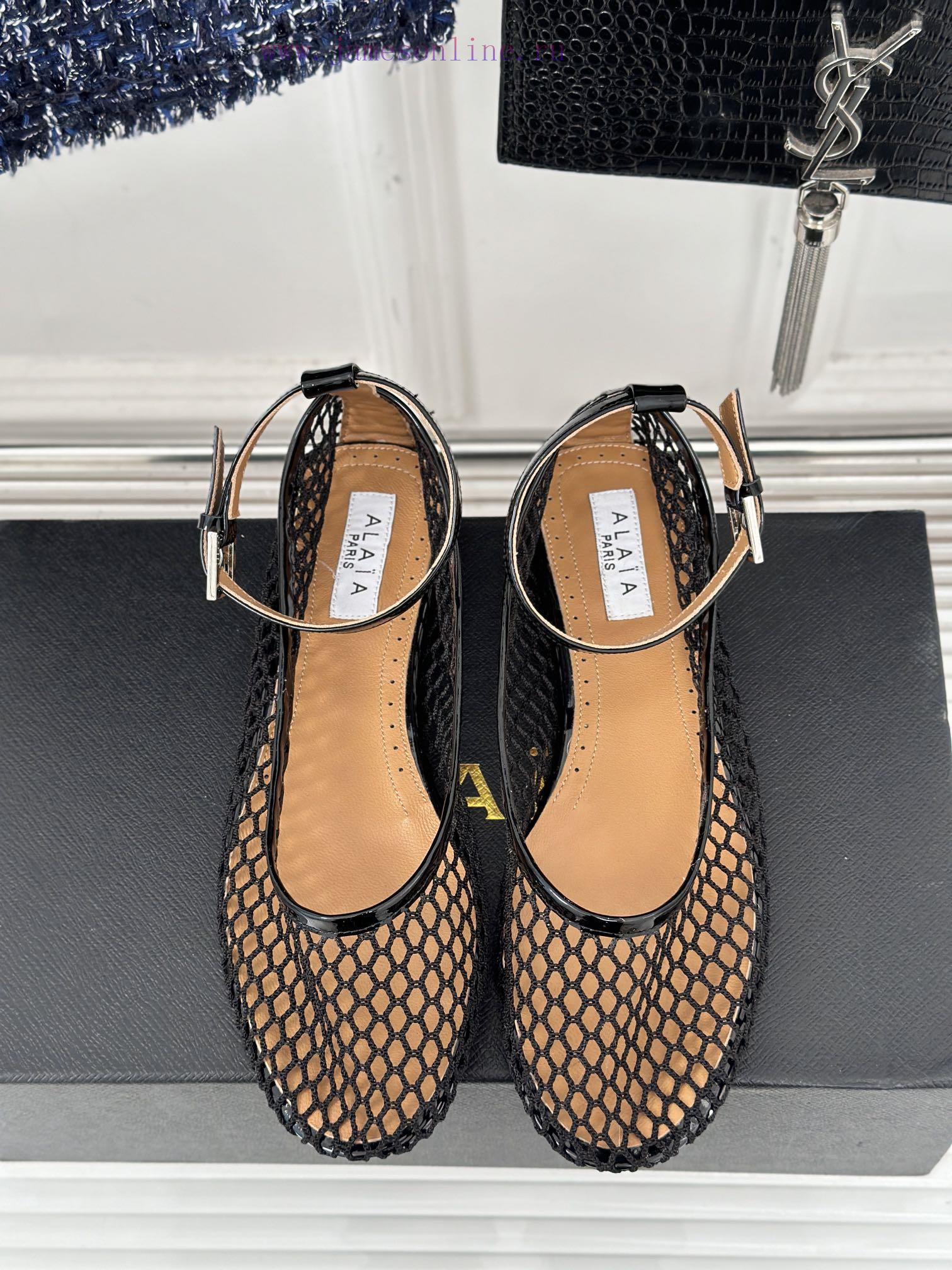 AlAIA | Classic retro mesh Mary Jane shoes from AlAIAFull of girlish style, with both modernwv0mya06 - Image 5