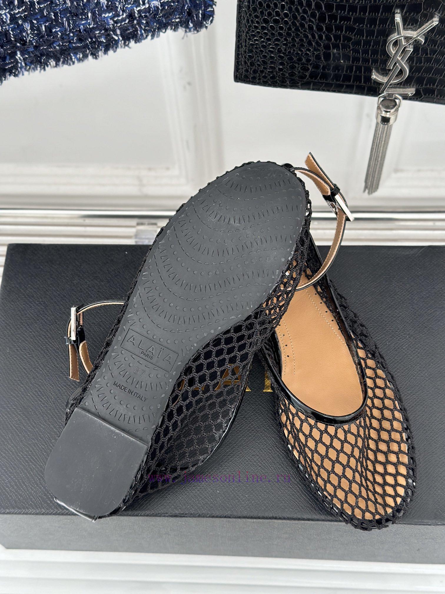 AlAIA | Classic retro mesh Mary Jane shoes from AlAIAFull of girlish style, with both modernwv0mya06 - Image 10