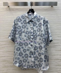 CC77531 Dior 25 Children's Fun Printed Silk Short Sleeved Shirt Presents A Hand-painted Flower d0zbq5jq