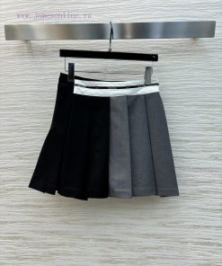 CB77557 Prada 25 Spring/Summer Color Contrast Splicing Hundred Fold Half Skirt Paired With A Co w1nzkpka