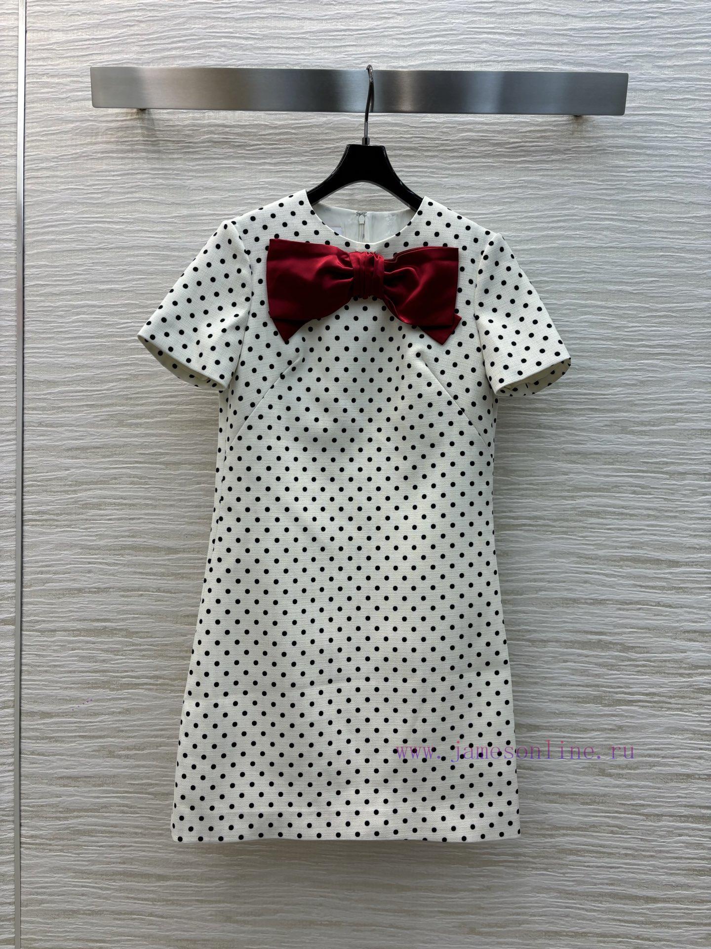 CL77570 Valentino 25 Spring/Summer New Collection Red Velvet Decorative Polka Dot Print Short S v43zyf9a - Image 2
