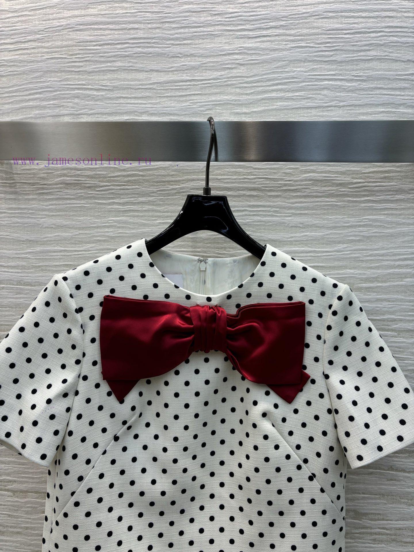 CL77570 Valentino 25 Spring/Summer New Collection Red Velvet Decorative Polka Dot Print Short S v43zyf9a - Image 3