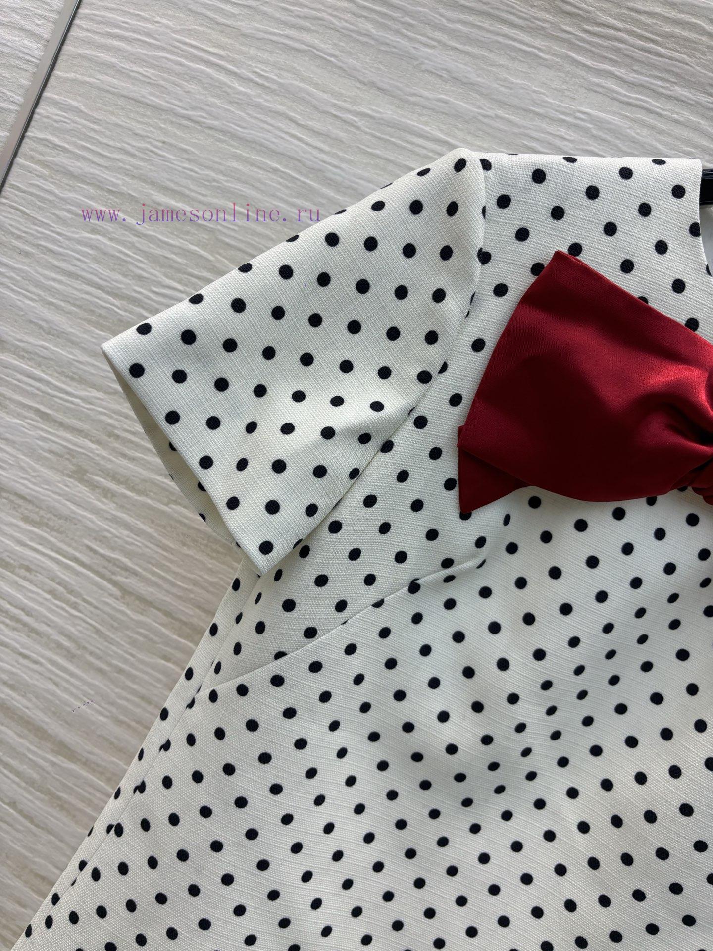 CL77570 Valentino 25 Spring/Summer New Collection Red Velvet Decorative Polka Dot Print Short S v43zyf9a - Image 4