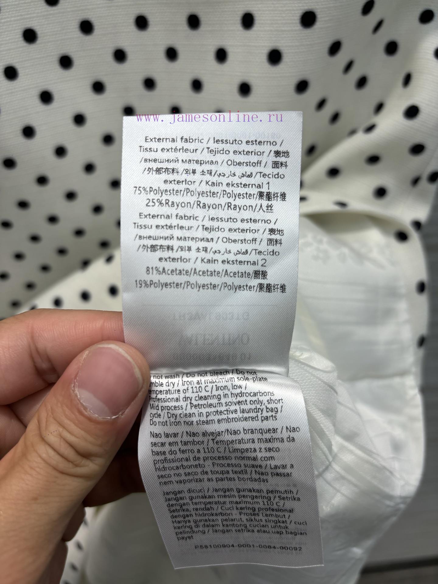 CL77570 Valentino 25 Spring/Summer New Collection Red Velvet Decorative Polka Dot Print Short S v43zyf9a - Image 10