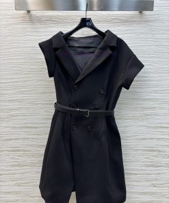 CL76039 Dior's Early Spring Collection Of 25 Years Featuring A Sloping Shoulder And Off Shoulde bym88y6q