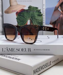 Lv Louis Vuitton 2024 New Fashionable Sunscreen Cat's Eye Women's Sunglasses Trendy Fashion 79oknajz