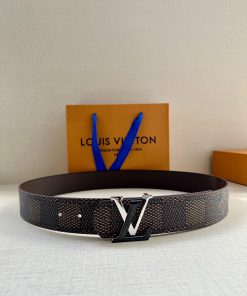 The 4.0-wide LV Dimension double-sided belt lights up daily fashion with a subtle style, sho 7yrg9tot