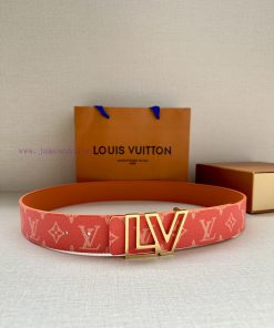 The LV Initiales 4.0 wide double-sided waistband is an accessory for the 2024 spring/summer fe49uupn