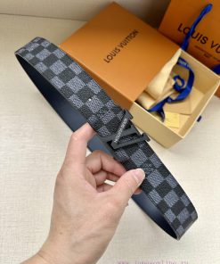 This LV Initiales double-sided belt focuses on the classic Damier grid pattern, achieving a 4k0gke1t