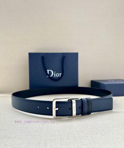 This 35mm waistband combines elegance and modern style with a double-sided design. One side nmalkkfs