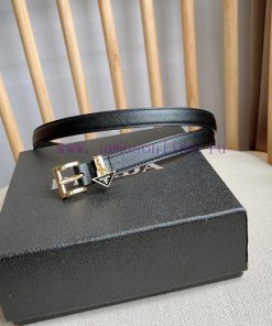 PRADA's elegant Saffiano belt showcases a feminine design with a soft and heartfelt triangul n8rhpjf5