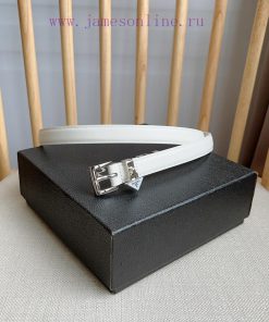 PRADA's elegant Saffiano belt showcases a feminine design with a soft and heartfelt triangul zxm00xou