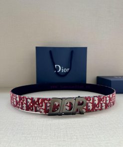 This 35mm double-sided belt with a width of 3.5cm combines elegant temperament with modern s mzq295n0