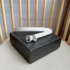 PRADA's elegant Saffiano belt showcases a feminine design with a soft and heartfelt triangul l0wubpla
