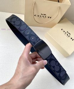 The COACH double-sided belt with a width of 3.8cm is made of classic logo canvas material on qtppof6f