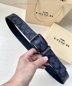 The COACH double-sided belt with a width of 3.8cm is made of classic logo canvas material on 8papxgk4