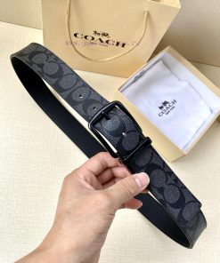 The COACH double-sided belt with a width of 3.8cm is made of classic logo canvas material on 2h362iub