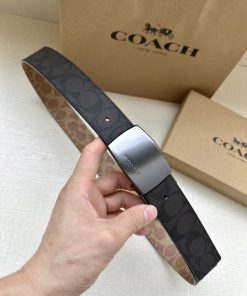 The 3.7cm wide COACH double-sided waist belt is made of one side of black/khaki fabric and c 5oe7faxf